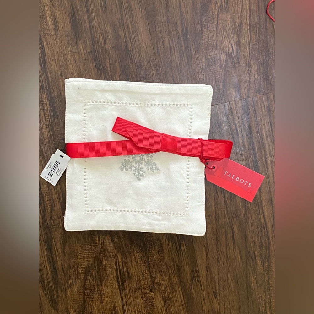 Talbots snow flakes napkins set of 4 size 6”